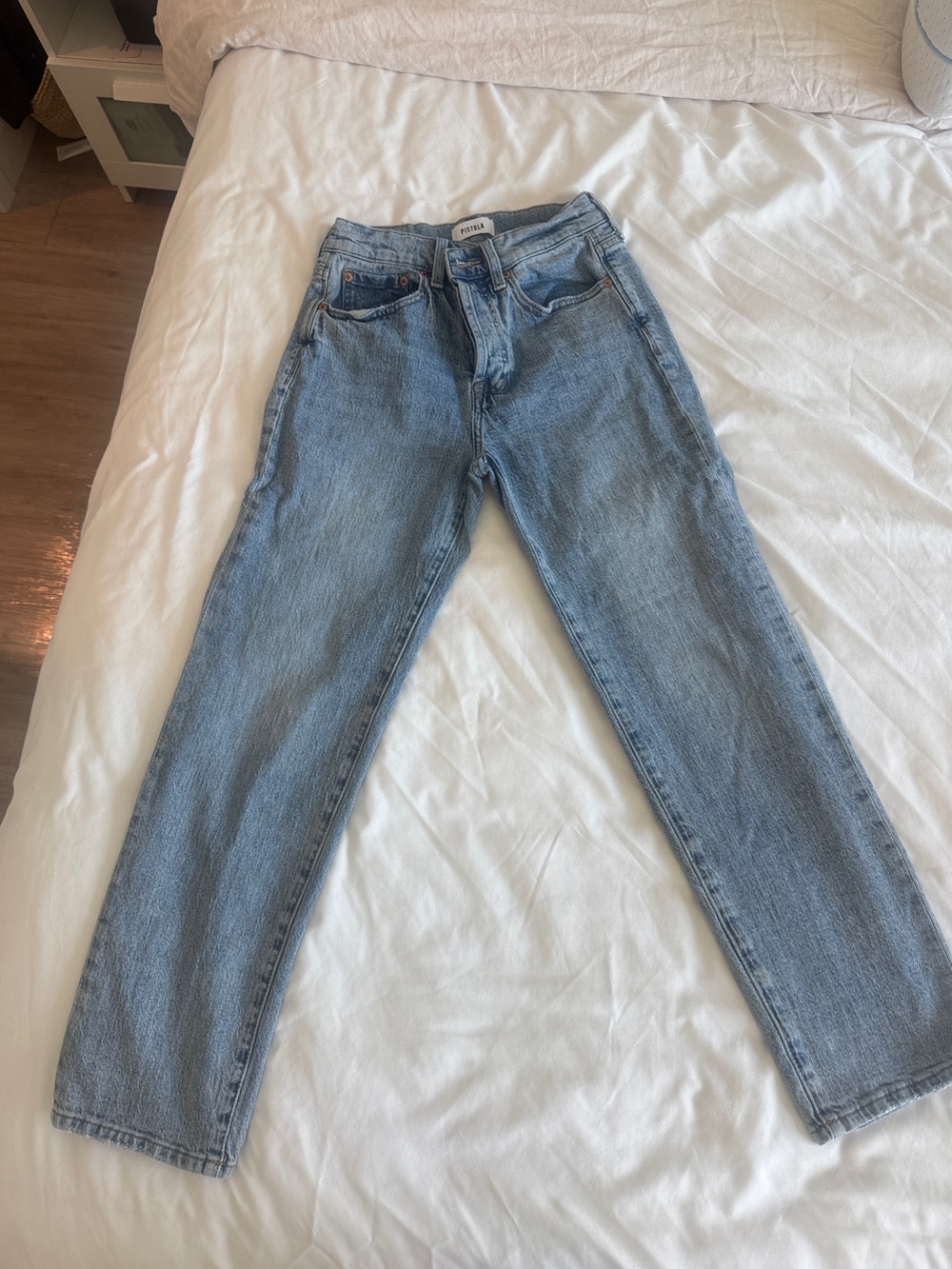 Classic Light Blue women’s Straight-Leg Jeans